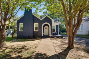 Walkable Tyler House with Deck half Mi to Downtown!